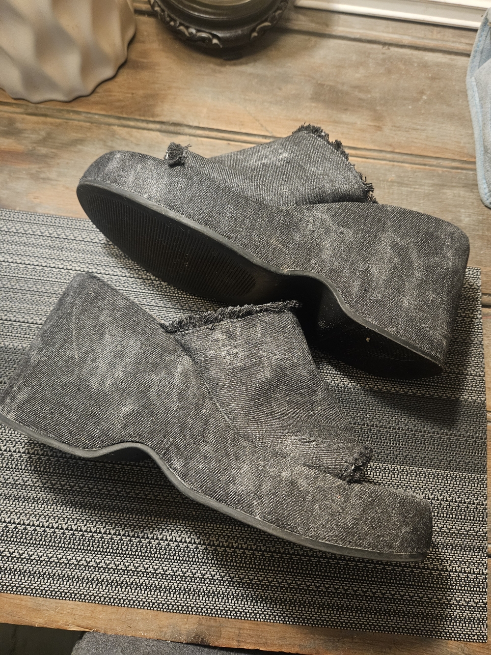 WILD PAIR WOMENS FUNKY PLATFORM SLIDES.BLK/GREY/BLUE DENIM W/ FRAYED EDGES.